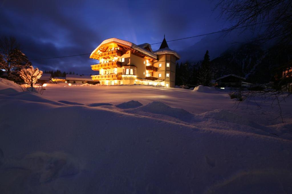 Hotel-Garni Weidacherhof Leutasch Exterior photo